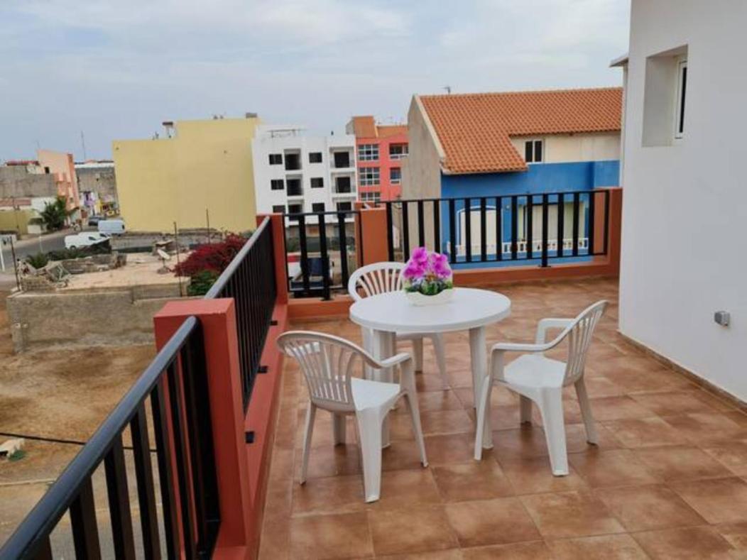 Franmay Apartments: Modern Beach Retreats for Nomads & Families Santa Maria Room photo
